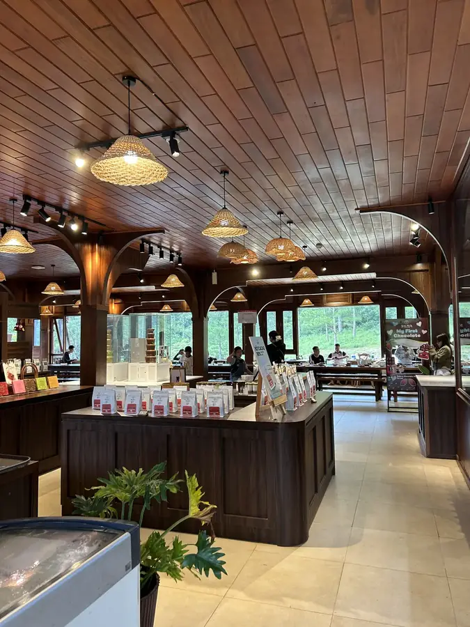 The Balava shop floor: bars and own-brand cocoa powder — Balava Chocolate House — chocolate with a tasting class, Da Lat