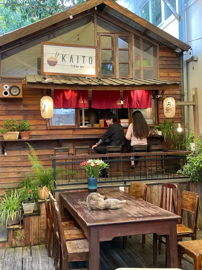 Лапшичная Kaito в том же дворе — Still Cafe — японский дворик с Тоторо, Далат