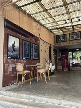 The Seen House cafe — breakfast and coffee on the shore of Tuyen Lam, Da Lat