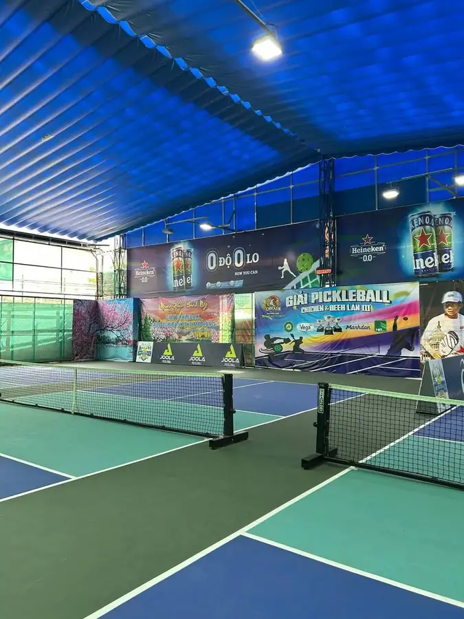 Два корта рядом, Pickleball Dốc Đá — играть можно и в дождь — Pickleball Dốc Đá (корты), Далат